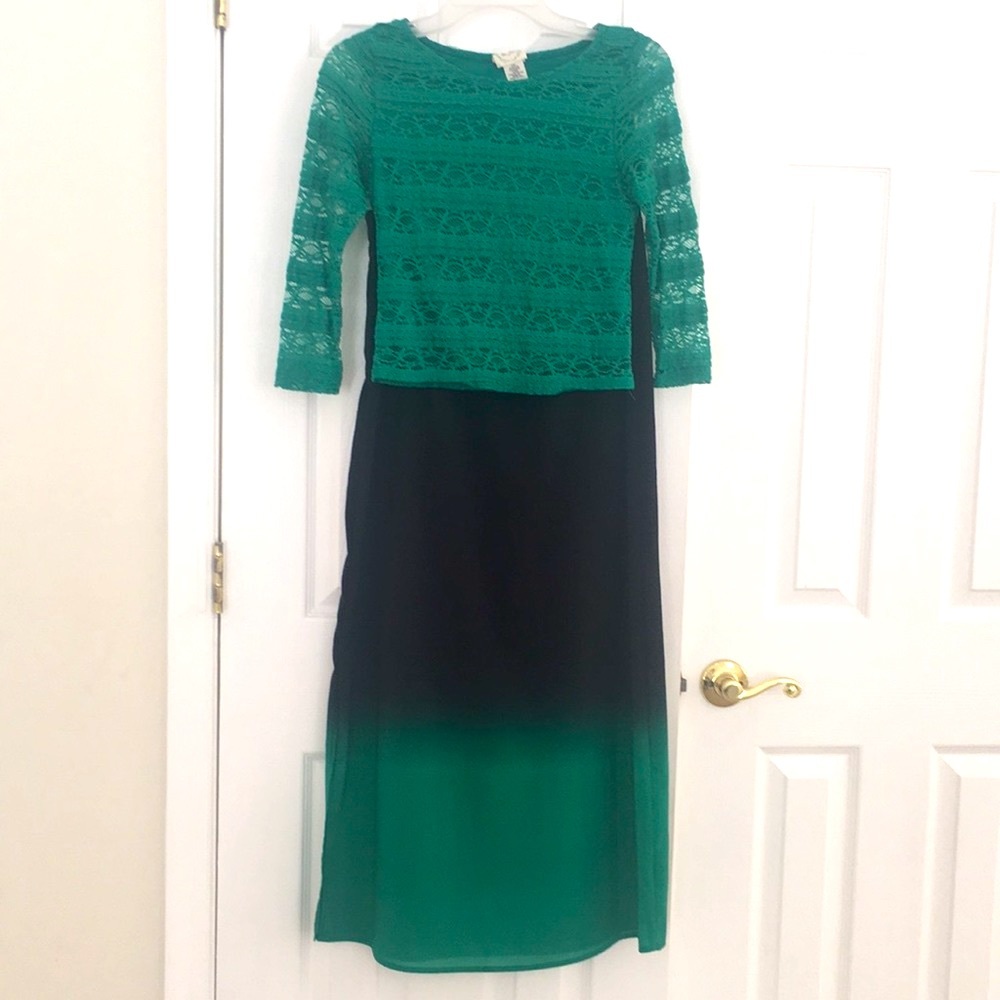 Long skirt with lace blouse